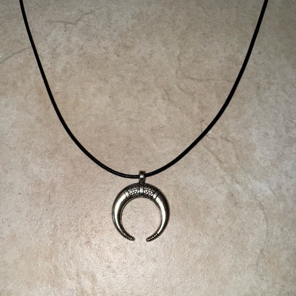 Urban Outfitters Black and Silver Crescent Necklace - Picture 2 of 3